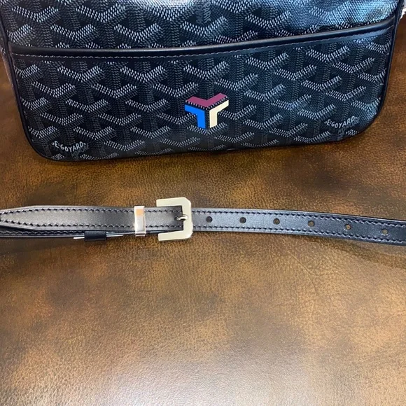 RARE GOYARD CAP VERT JET BLACK LIMITED EDITION WITH RED INTERIOR - Picture 9 of 17